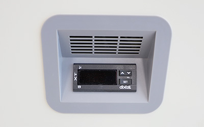 -86°C水平超低温冷凍庫 詳細 - ハイライトデジタルディスプレイ。 温度は-40°C〜-86°Cに調整されています。 高温/低温警報、必要に応じて警報温度を設定できます。 プロテクター付き電源スイッチ。 USBインターフェース。