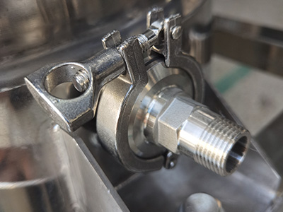 蒸留用30L二重層ステンレス鋼反応器 詳細 - 標準のステンレススチールマイル、安定した接続、強力なシール。