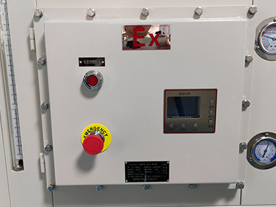 実験室用50L給湯器チラー 詳細 - 防爆コントローラーシステム（オプション1）。