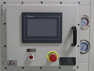 実験室用50L給湯器チラー 詳細 - 防爆コントローラーシステムとLCDタッチスクリーン（オプション2）。