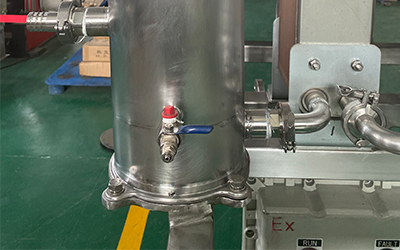 エタノール回収用の実験室規模の流下膜蒸発器 詳細 - ろ過システムを備えた供給ポート。サンプルを供給するときに一次ろ過を行うことができます。