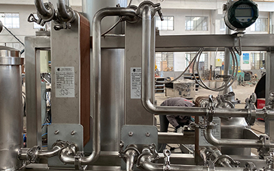 エタノール回収用の実験室規模の流下膜蒸発器 詳細 - 凝縮効率の高い熱交換器で、伝熱効率を向上させます。