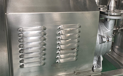 エタノール回収用の実験室規模の流下膜蒸発器 詳細 - 防爆循環ポンプと水循環真空ポンプはどちらもステンレス鋼で覆われているため、安全性が高く、形状も良好です。
