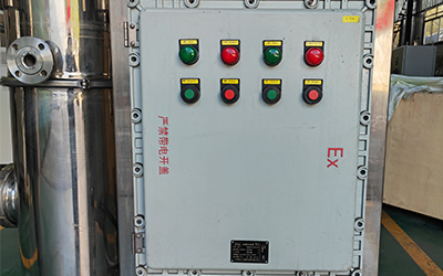 大容量シングルエフェクトフォーリングフィルム蒸発器工業規模 詳細 - 防爆コントロールボックス。 1つのボタンで開始および停止します。 走行および故障用のランプライトアラーム付き。