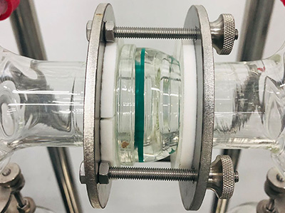 Bシリーズショートパスワイプドフィルムエバポレーター分子蒸留 詳細 - 真空を改善するためのボール型のアース接続。
