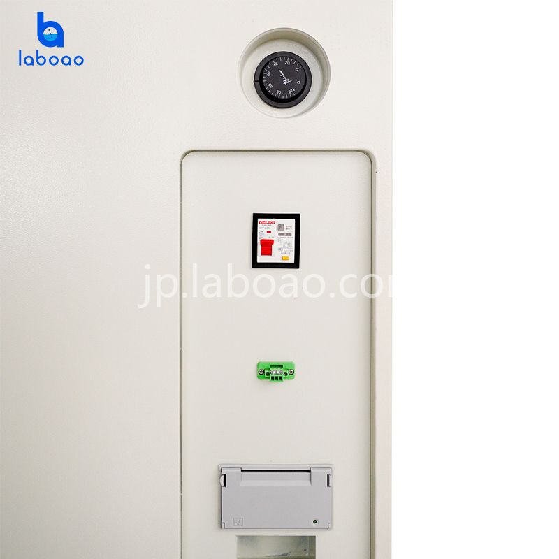 強光薬物安定性試験室